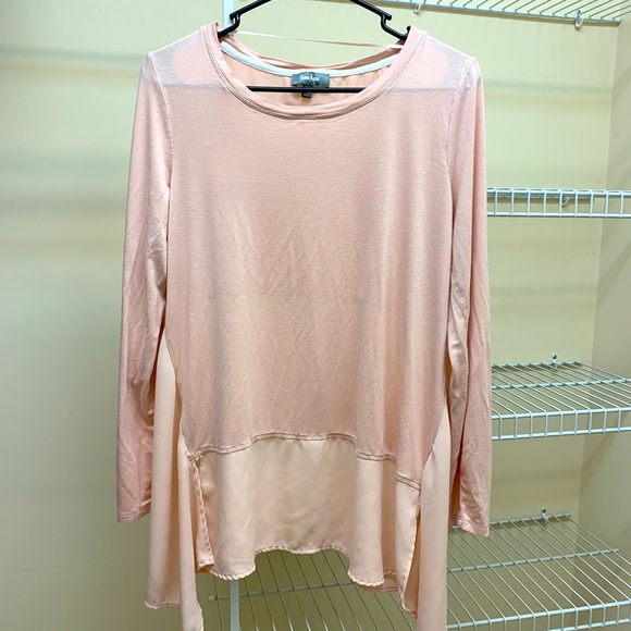 Neiman Marcus beautiful top - Picture 1 of 3